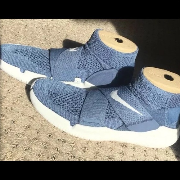 Women’s Nike Free RN Motion Flyknit 2018 - Picture 1 of 4